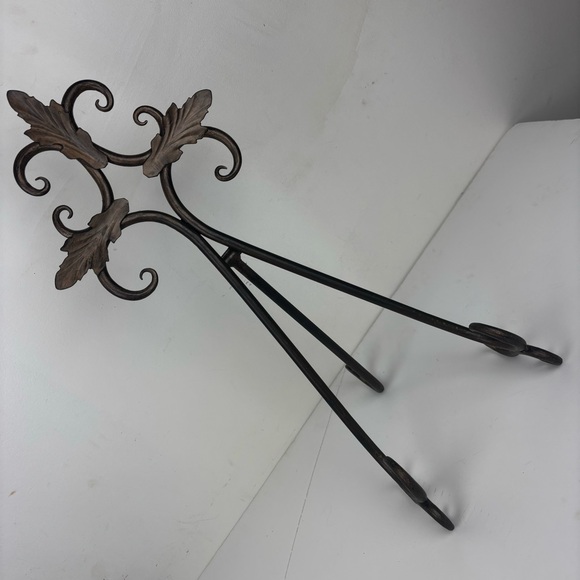 Late 20th Century large wrought iron easel-elaborate scrollwork - Picture 3 of 10